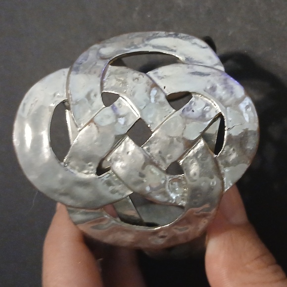 Silver tone Celtic knot cuff bracelet - Picture 5 of 8